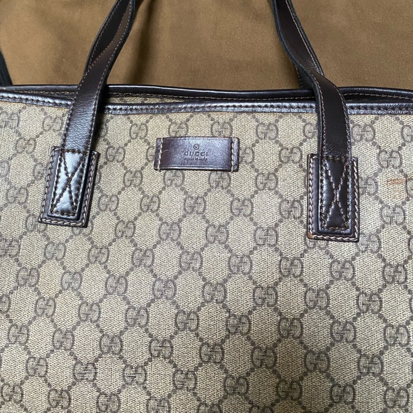 GUCCI
GG Supreme Monogram Medium Zippered Shopping Tote Dark Brown bag - Picture 9 of 15